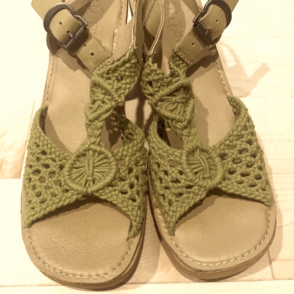 Sundance leather crochet wood sandals by Latigo - Picture 7 of 8
